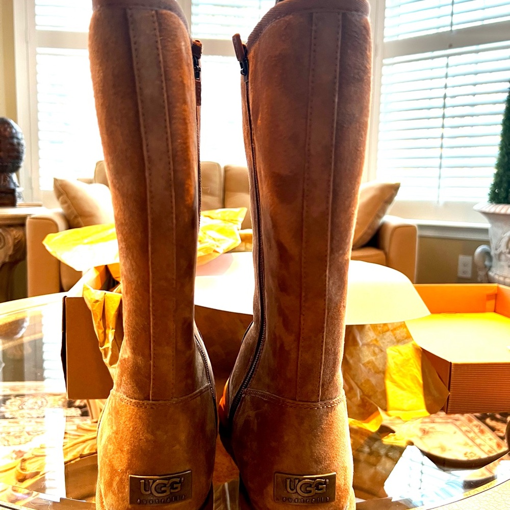 UGG AUSTRALIA, TALL SUMNER CHESTNUT BOOT W/ ZIPPER, BRAND NEW IN BOX, SIZE 9.